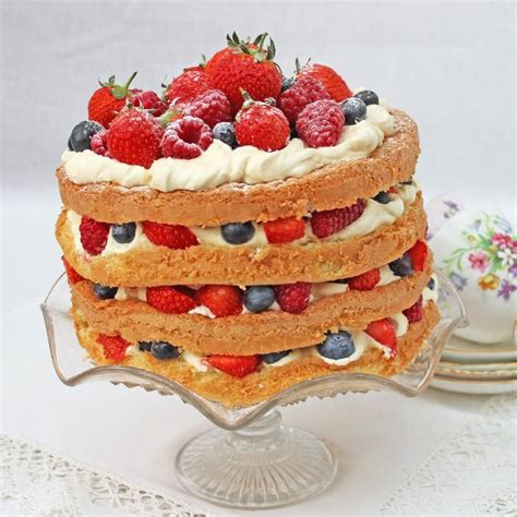 Genoise Sponge Cake with Berries Recipe