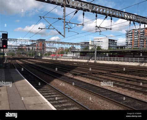 Leeds Railway Station, Leeds City Centre, Leeds, Yorkshire, England, UK Stock Photo - Alamy