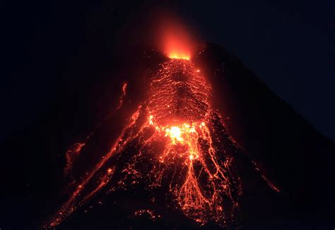 菲律賓馬永火山噴發！又遇冷鋒豪雨釀土石流 急疏散8萬9千人 | ETtoday國際新聞 | ETtoday新聞雲