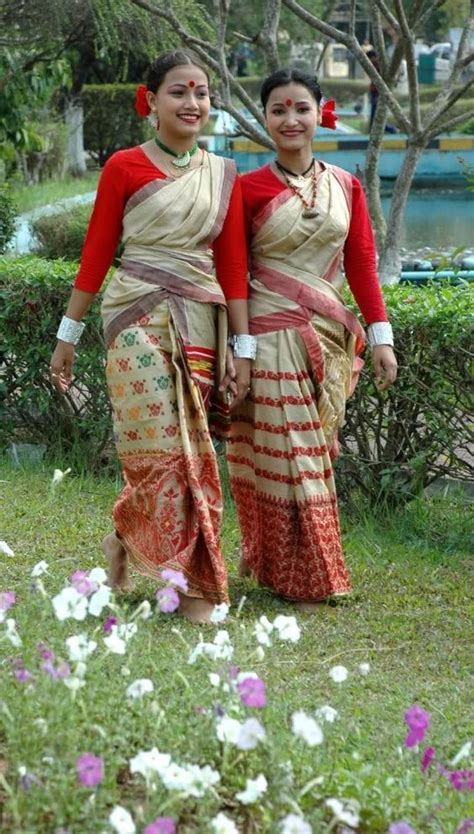 Mekhela Chador: Traditional Assamese split saree | India clothes, Women of india, Indian outfits
