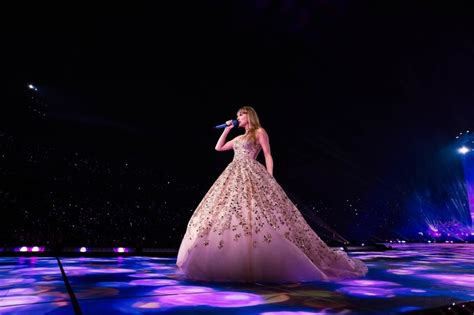 In Photos: Taylor Swift enchants fans at Tokyo Dome for 1st Japan visit in 5 years - The Mainichi