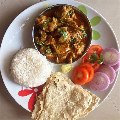 Ashwathi Nair |Food Blogger on Instagram: “Sunday Lunch scene.🔥 . Mutton curry, Bhakri, Rice ...