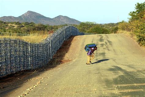 'We cut it in 5 minutes' Zimbabwean border jumpers laugh at new R37m ...