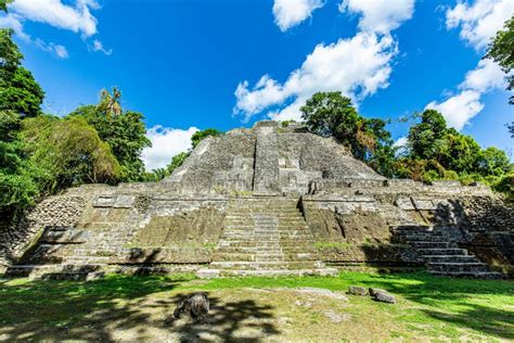 Lamanai Archaeological Reserve Mayan Ruins High Temple Belize Stock ...