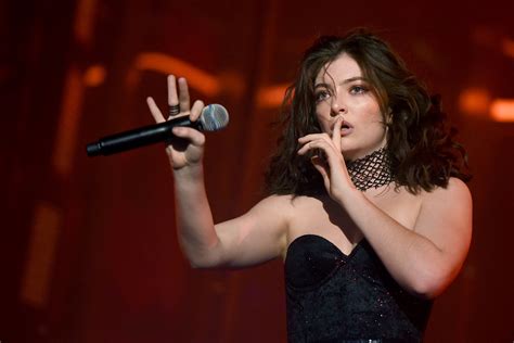 Lorde Defends Shushing Her Fans During Concerts After Viral Twitter ...