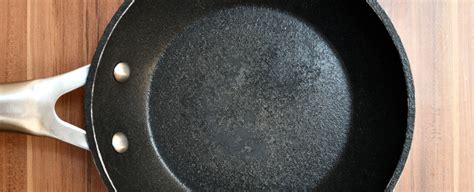 One Small Crack on a Teflon Pan Can Release Thousands of Plastic Particles : ScienceAlert