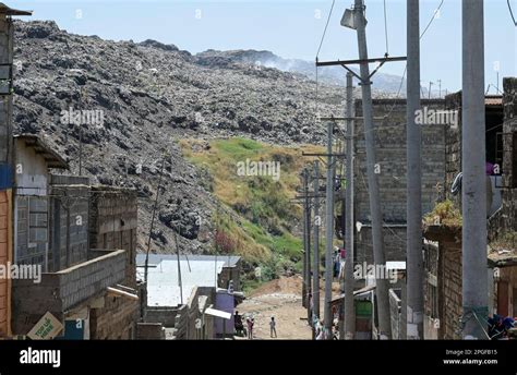 KENYA, Nairobi, Korogocho slum, houses close to Dandora waste dumping ...