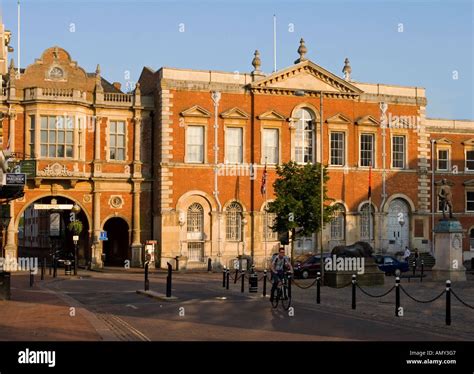 County Courts - Aylesbury Market Square - Buckinghamshire Stock Photo ...