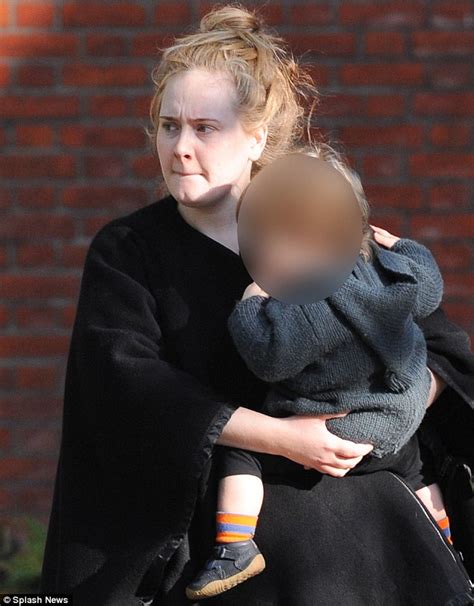 Adele takes son Angelo to the Chelsea Farmers' Market | Daily Mail Online