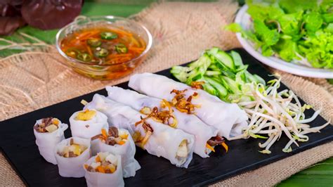 Vegetarian steamed rice rolls - Bánh cuốn chay - Helen’s Recipes Official Website