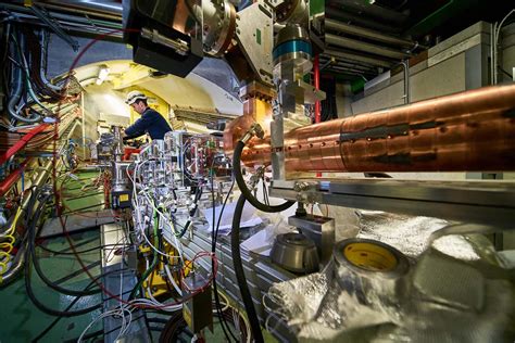 CERN's mini particle accelerator could finally smash apart electrons ...