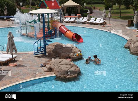 swimming pool Grand Hyatt Hotel Dubai Stock Photo - Alamy