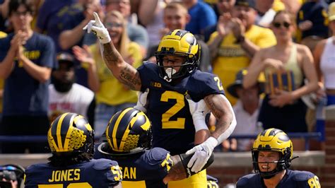 Blake Corum scores 5 TDs, No. 4 Michigan routs Connecticut 59-0 – The Oakland Press