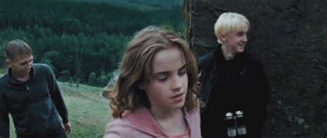 Hermione punches Draco - Harry Potter Photo (30733600) - Fanpop