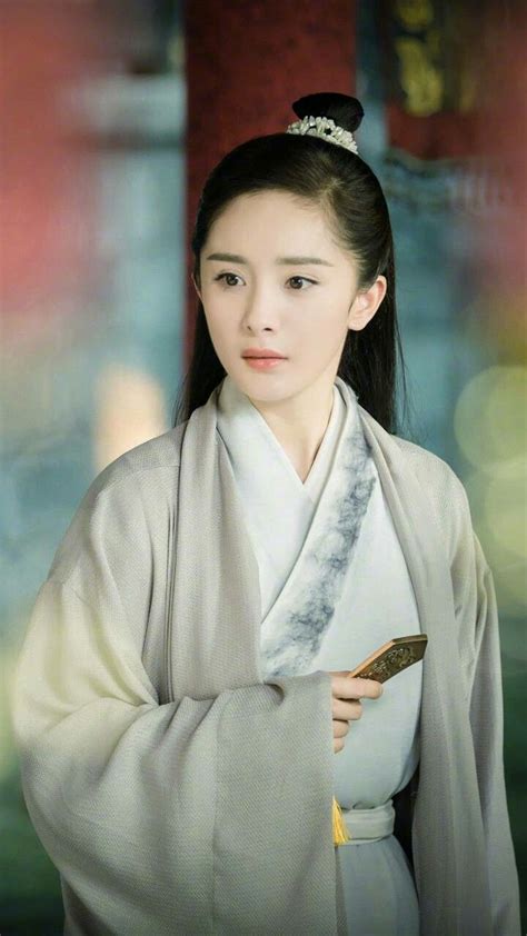 ปักพินในบอร์ด Yang Mi