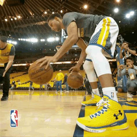 Steph Curry Dribbling GIF - Dribble StephCurry StephenCurry - Discover & Share GIFs