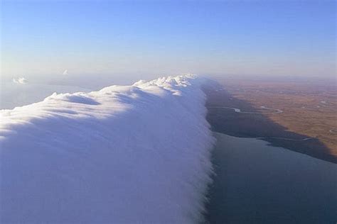 Mysterious Cloud Formation - The Morning Glory Cloud - Unbelievable Info