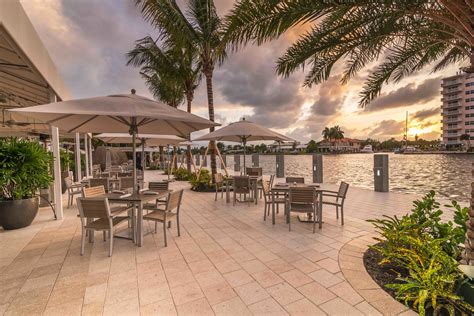 Arrive by Boat at Shooters Waterfront in Fort Lauderdale | VisitFlorida.com