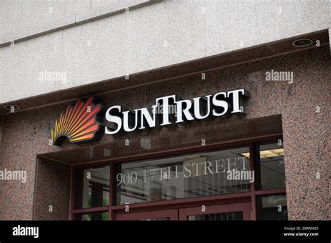 Suntrust logo hi-res stock photography and images - Alamy