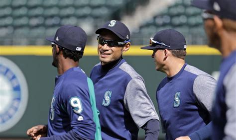 Ichiro Suzuki back with Mariners as an instructor