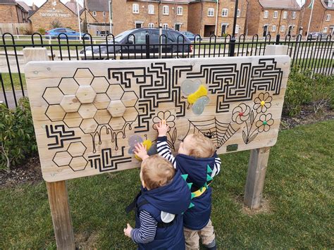 Kiln Drive Playground, Stewartby, Bedfordshire - JamJarGill.com