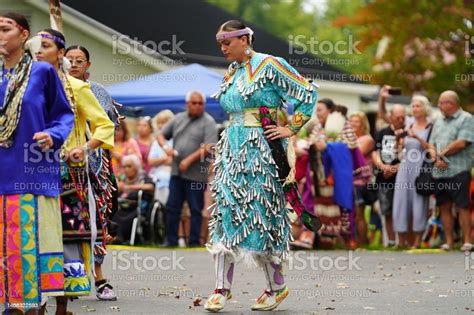 Female Native Americans Of Hochunk Nation Performing Pow Wow To An Audience Stock Photo ...