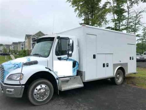 Freightliner Ambulance (2009) Freightliner Ambulance: Vans, SUVs, and Trucks Cars