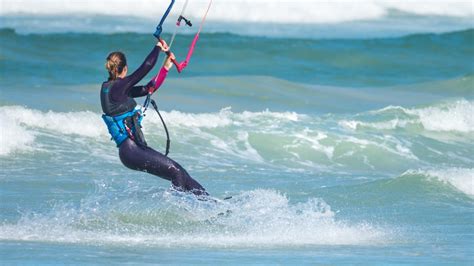 Choosing The Best Kiteboarding Kite For Beginners - DVNT Kiteboarding