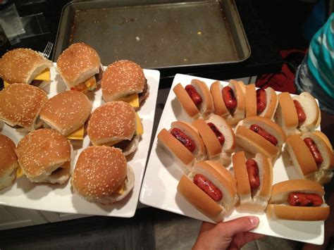 Cute mini hot dogs and hamburgers! Such a great idea! Kids and adults both loved them! | Mini ...