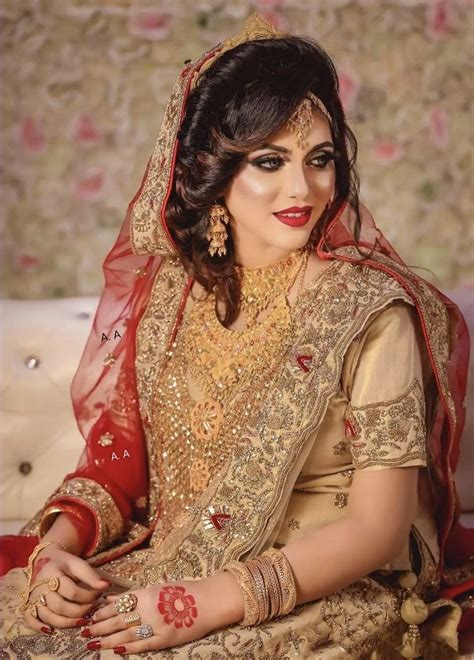 Bridal Makeup Images, Bridal Makeup Looks, Indian Bridal Photos, Beautiful Mehndi, Wedding ...