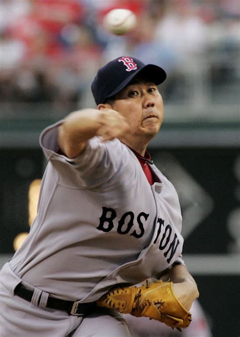 Daisuke Matsuzaka no-hits Phillies into the eighth inning in 5-0 Red Sox victory ...