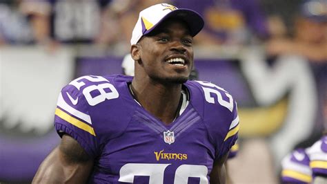 Adrian Peterson says he is returning to Minnesota Vikings - LA Times