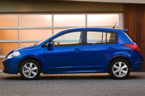 Used 2012 Nissan Versa 1.8 SL Hatchback Review & Ratings | Edmunds