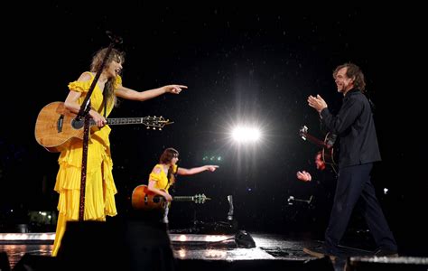 Taylor Swift and Aaron Dessner debut ‘Would’ve, Could’ve, Should’ve’ live - Afrik Best Radio