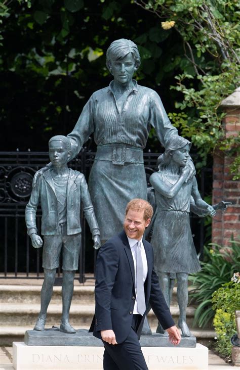 William and Harry unite to unveil Diana statue at Kensington Palace ...