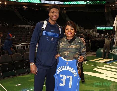 Giannis Antetokounmpo Family: Wife, Kids, Brothers, Parents - BHW