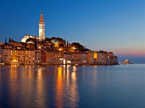 Rovigno di notte, Croazia | Cool places to visit, Croatia beach resorts ...