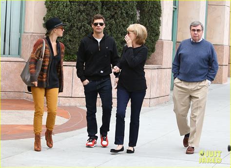 Julianne Hough & Ryan Seacrest: Sightseeing with His Parents! | Photo ...