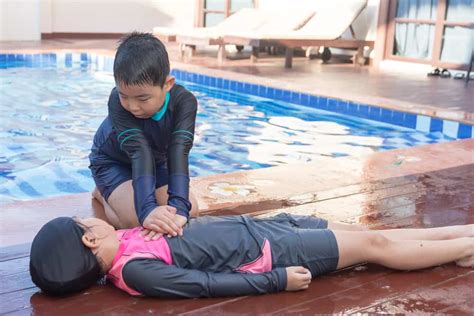 How To Save A Drowning Child: First Aid- Hello Doctor