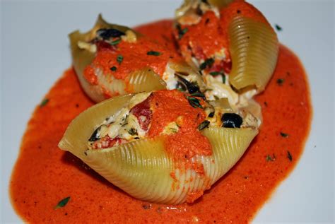 Maryland Recipes: Creamy Crab Stuffed Shells with Roasted Red Pepper Sauce