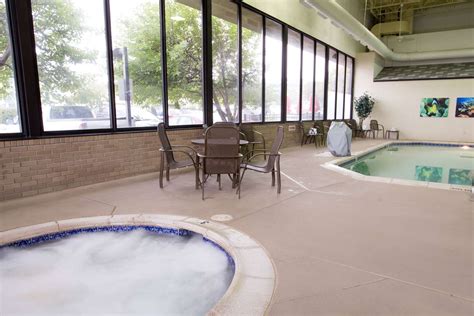 Pear Tree Inn Union Station St Louis - I-64, Exits 38A & 38B, MO - See Discounts