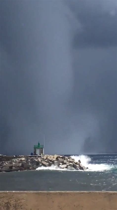 Huge waterspout spotted off the coast of Corsica | Metro News