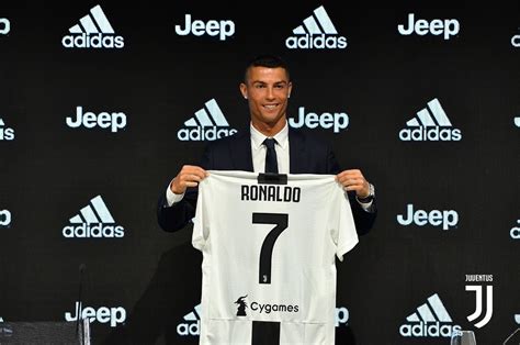 Veja a apresentação de Cristiano Ronaldo na Juventus, seu novo clube - Fotos - R7 Copa 2018