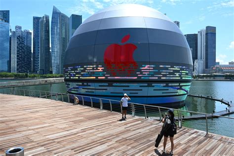 Apple inaugura en Singapur la primera tienda flotante con una sala de juntas submarina - El ...