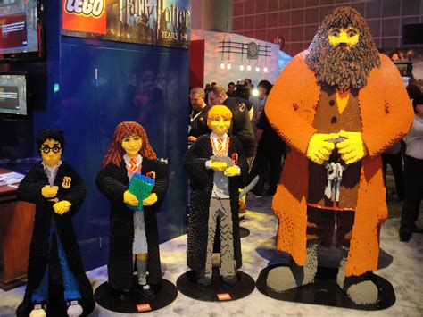 E3 2010 LEGO Harry Potter booth - life-sized LEGO Harry, H… | Flickr