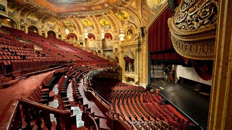 Inside The Chicago Theatre | Theater chicago, Chicago, Places in chicago