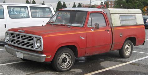 File:Dodge Custom 100.jpg - Wikimedia Commons