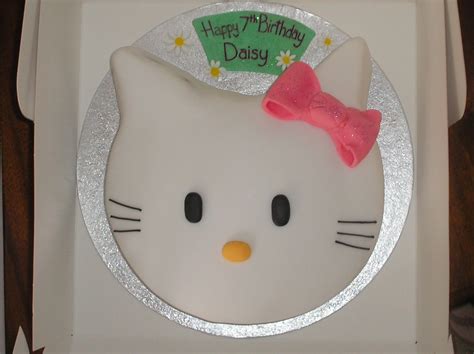 Nicky's Cakes: Hello Kitty (Face) Cake