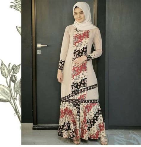 10 Model Gamis Batik Kombinasi Polos Terbaru