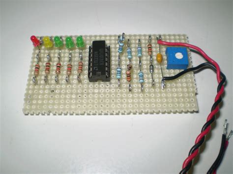 12V Battery Level Indicator Circuit - ElectroSchematics.com